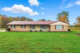 1515 Braceville Robinson Rd, Worthington, OH 44470 - Photo 1