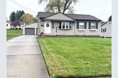 611 Moore Street, Hubbard, OH 44425 - Photo 1