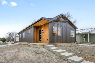 455 S Van Buren Avenue, Barberton, OH 44203 - Photo 1