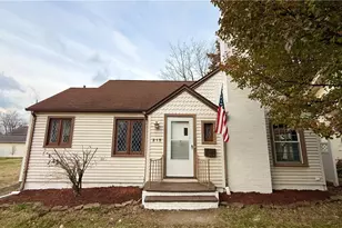 215 Roslyn Ave NW, Canton, OH 44708 - Photo 1