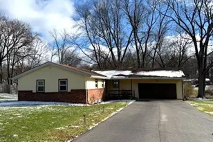 1161 Magdalyn Dr, Akron, OH 44320 - Photo 1