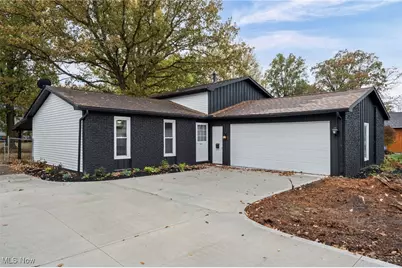 1423 Narragansett Boulevard, Lorain, OH 44053 - Photo 1