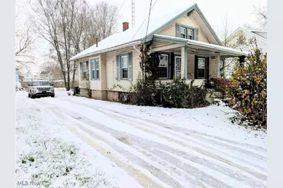 319 Crestmont Avenue NE, Canton, OH 44704 - Photo 1
