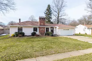 364 Mowbray Rd, Akron, OH 44333 - Photo 1