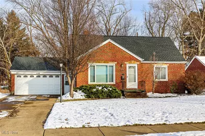 5979 Twin Lakes Drive, Parma, OH 44129 - Photo 1