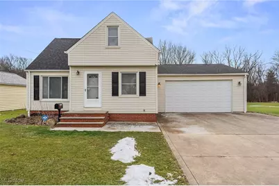 15700 Woodbrook Avenue, Maple Heights, OH 44137 - Photo 1