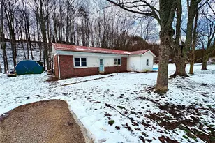 4542 Bloomfield Rd, Cambridge, OH 43725 - Photo 1