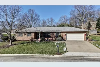 1006 Glen Drive NE, New Philadelphia, OH 44663 - Photo 1