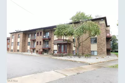 1860 Mahoning Avenue NW #205, Warren, OH 44483 - Photo 1