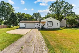 43 S Van Buren Ave, Barberton, OH 44203 - Photo 1