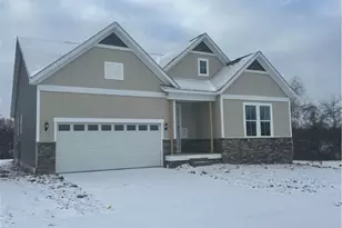 3995 Crst Vw Dr, Uniontown, OH 44685 - Photo 1