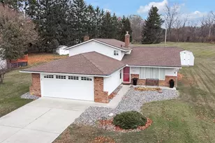 6031 Sunset Dr, Huber Heights, OH 44146 - Photo 1