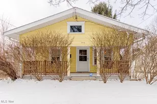 904 Davis St, Akron, OH 44310 - Photo 1