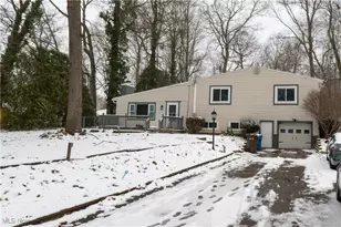 427 Catalina Dr, New Franklin, OH 44319 - Photo 1