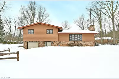 3825 Woodside Drive NW, Warren, OH 44483 - Photo 1