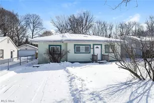 931 Crestline Dr, Akron, OH 44312 - Photo 1