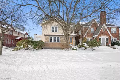 165 Oak Knoll Avenue NE, Warren, OH 44483 - Photo 1