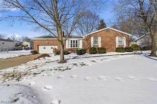 687 Lockwood Rd, Barberton, OH 44203 - Photo 1