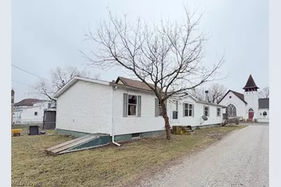 527 W 3rd Street, Uhrichsville, OH 44683 - Photo 1