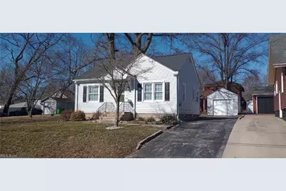 279 E Baird Avenue, Barberton, OH 44203 - Photo 1