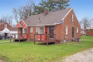 442 Fenton Ave NE, Canton, OH 44704 - Photo 3