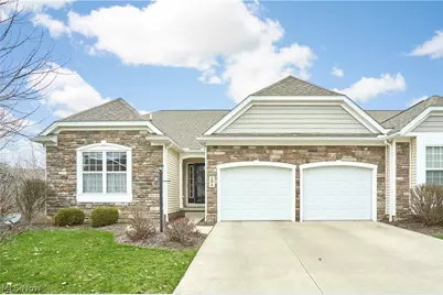 171 Hunter Parkway, Cuyahoga Falls, OH 44223 - Photo 1