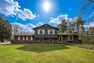 1420 Trails End Dr, New Franklin, OH 44216 - Photo 1