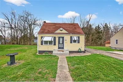1314 Pearl Drive SE, Massillon, OH 44646 - Photo 1