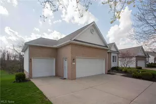 647 N Ridgecliff St, Tallmadge, OH 44278 - Photo 1