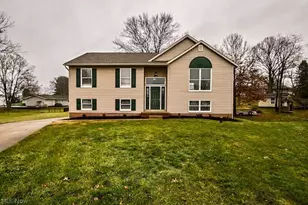 2391 Libra Cir SW, Canton, OH 44706 - Photo 1