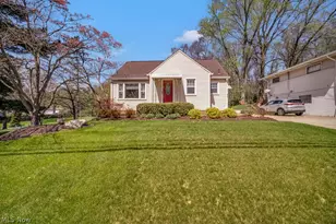 324 W State St, Barberton, OH 44203 - Photo 1