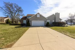 1358 S Azalea Blvd, Barberton, OH 44203 - Photo 1