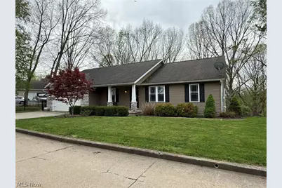 440 Hillcrest Drive NE, New Philadelphia, OH 44663 - Photo 1