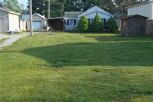 914 Pine St, Coshocton, OH 43812 - Photo 1