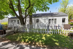 815 Edison Ln, Port Clinton, OH 43452 - Photo 1