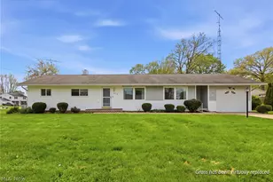 921 Duff Dr, Ashland, OH 44805 - Photo 1