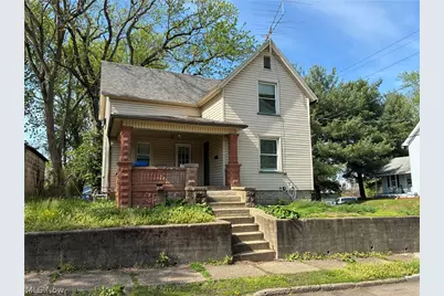 404 Pike Avenue SW, Massillon, OH 44647 - Photo 1