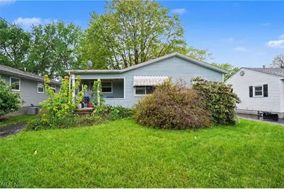 520 Sunset Drive, Hubbard, OH 44425 - Photo 1
