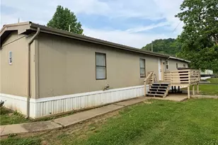 215 Sheldon Ave, Marietta, OH 45750 - Photo 1