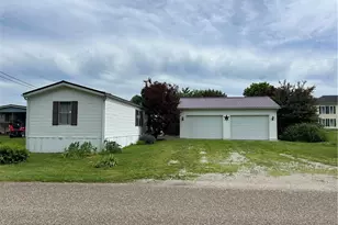 39 N Canal St, Frazeysburg, OH 43822 - Photo 1