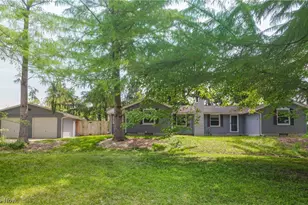151 Shiawassee Ave, Fairlawn, OH 44333 - Photo 1