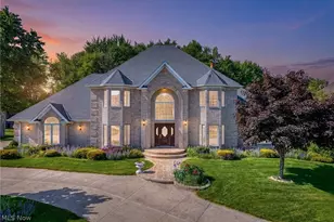 298 Village Dr, Grandview Heights, OH 44147 - Photo 1