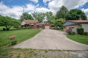 3063 Diamond St NE, Canton, OH 44721 - Photo 1