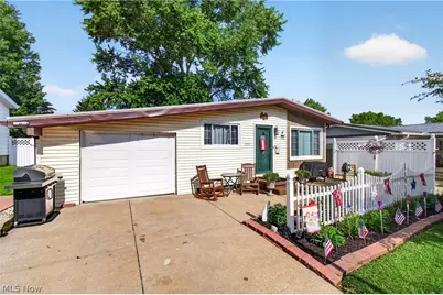 555 Standish Street NW, Massillon, OH 44647 - Photo 1