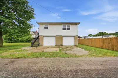 1010 1/2 Poplar Avenue, Belpre, OH 45714 - Photo 1