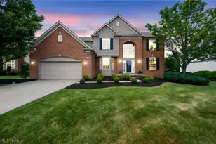 351 Hamilton Dr, Grandview Heights, OH 44147 - Photo 1