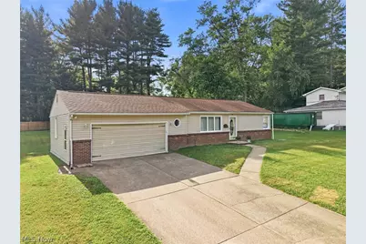 937 Pineview Avenue SE, North Canton, OH 44720 - Photo 1