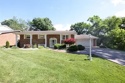 328 Country Club Blvd, Weirton, WV 26062 - Photo 1