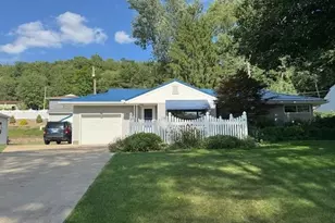 902 Highland Blvd, Coshocton, OH 43812 - Photo 1