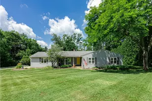 1726 Orchard Dr, Akron, OH 44333 - Photo 1